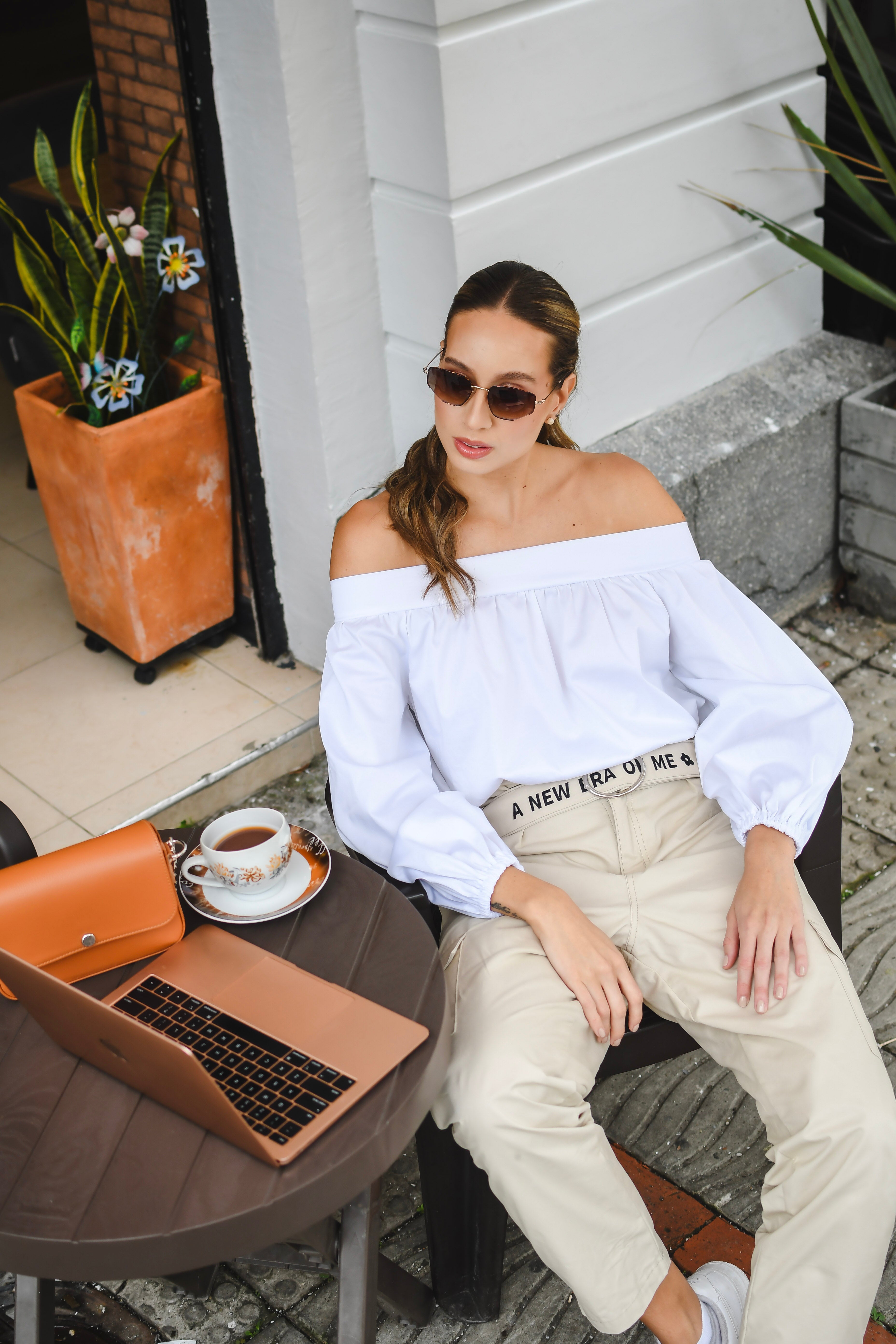 Pétalo fuera del hombro