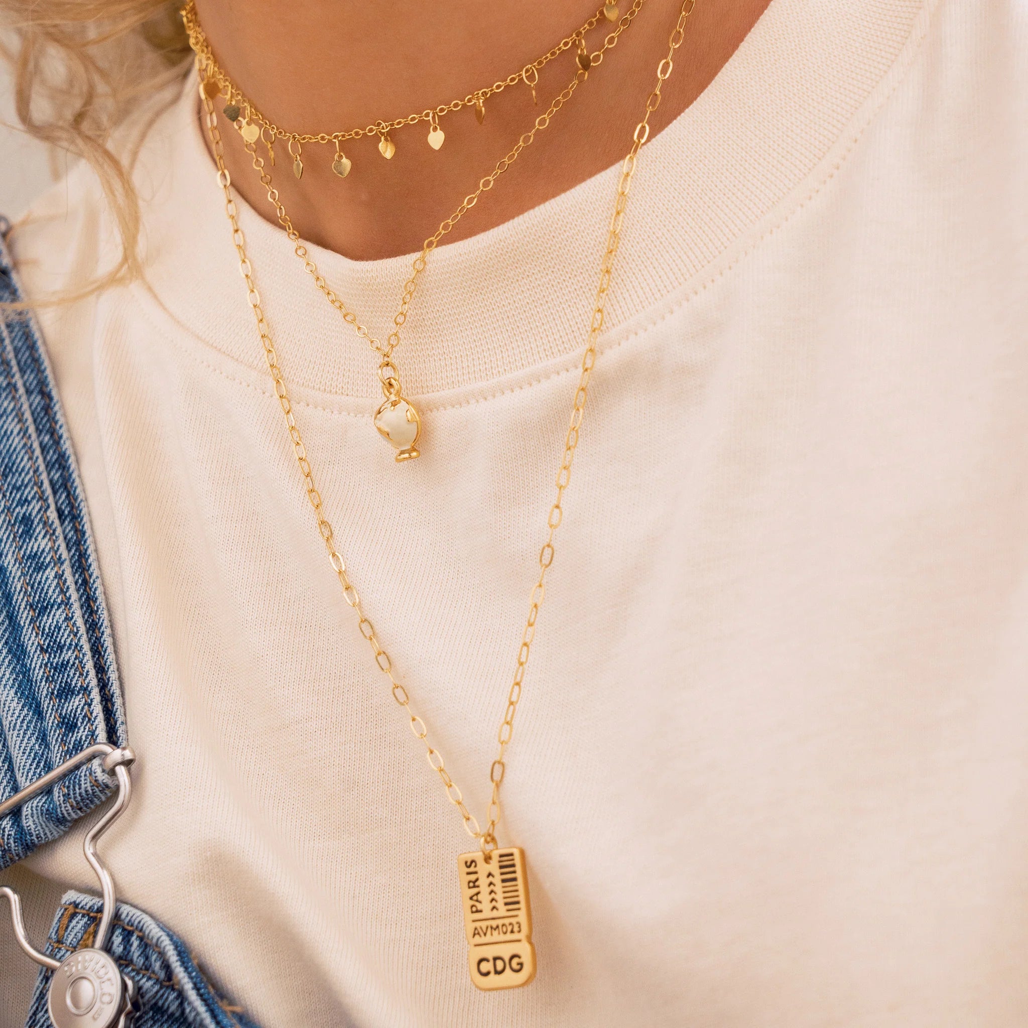 Juego de collar con dijes surtidos