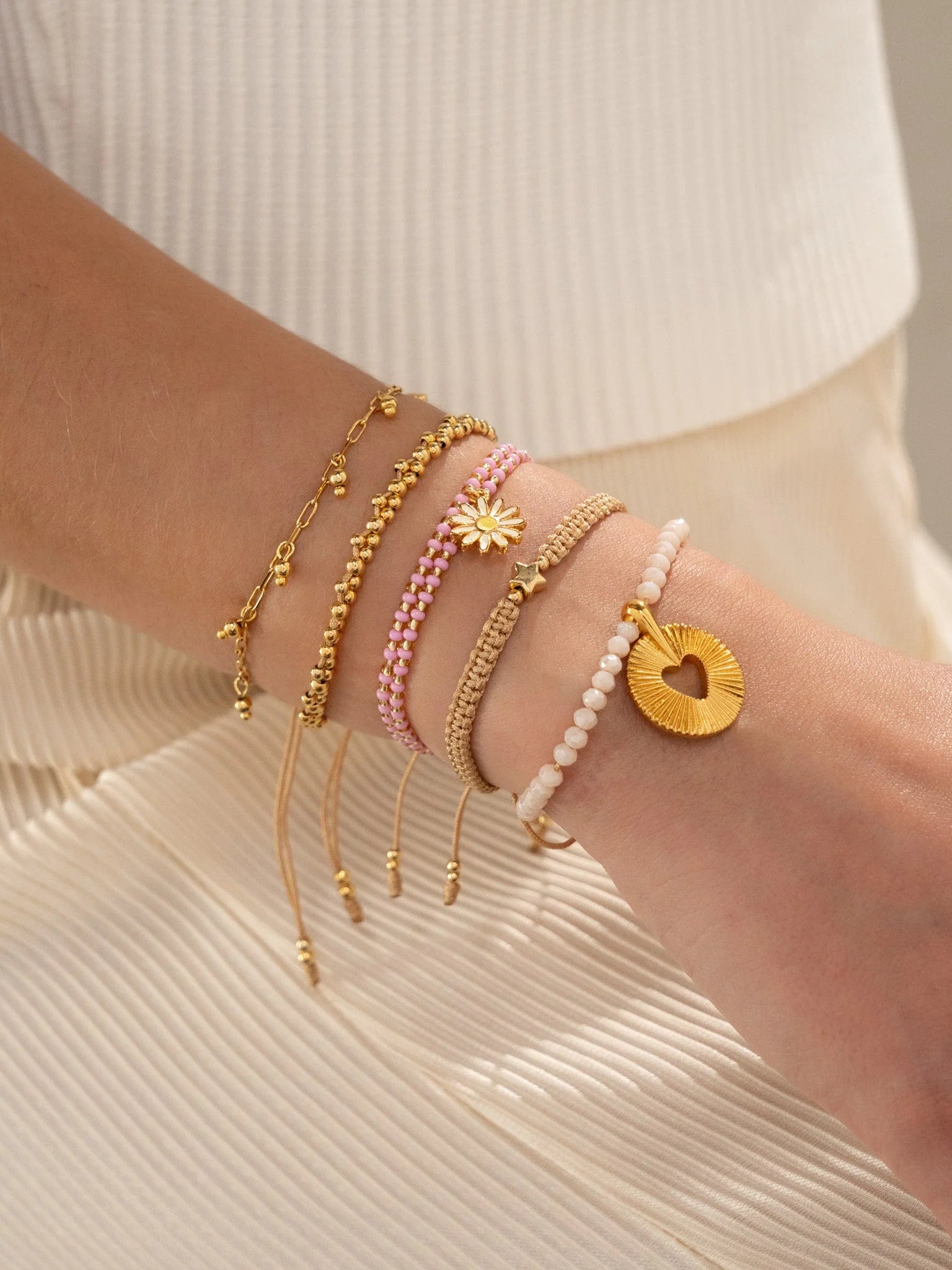 Conjunto de 5 pulseras y pendientes de corazón y margaritas