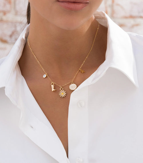 Conjunto de collar y pendientes con múltiples charms
