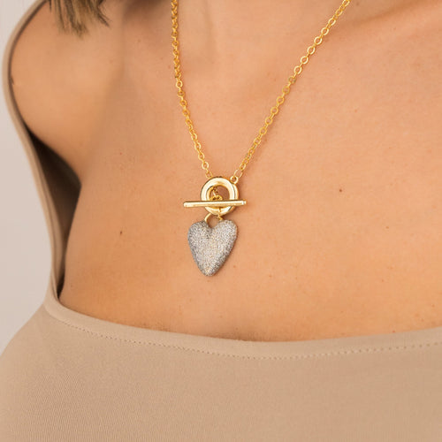 Collar y pendientes con cierre de corazón brillante