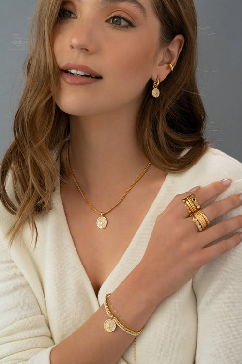 Conjunto de collar y pendientes de la Virgen María